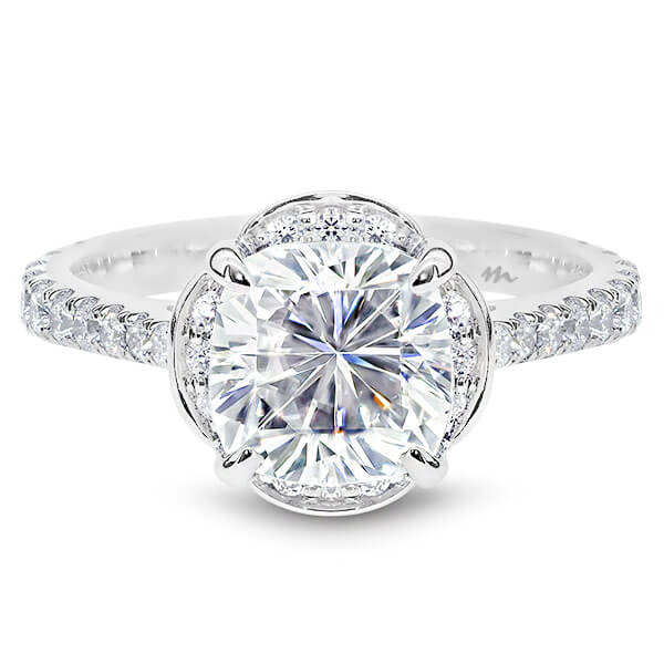 Fleur Vintage Moissanite Petal Halo Tapered Band