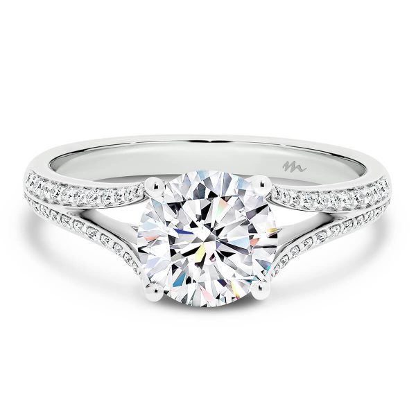 Nevina 4-prong solitaire on graduating pave-set open split band